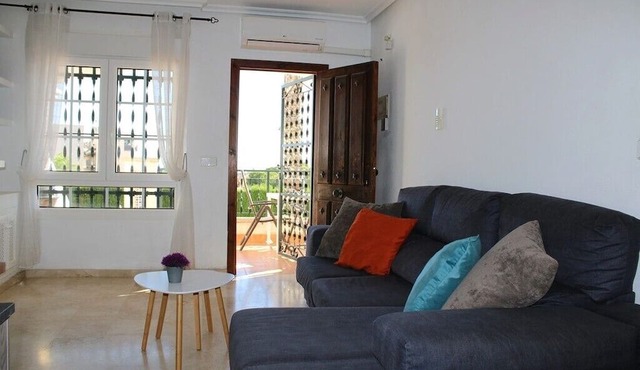 Great for families & golfers, 5 minute walk from Villamartin Plaza