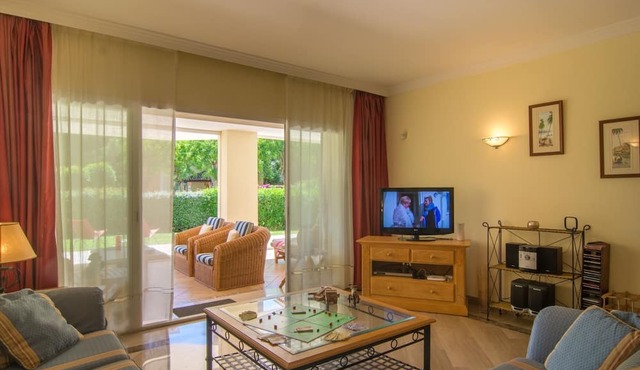 Beachfront 2-room apartment w/large terrace, WiFi, BBQ