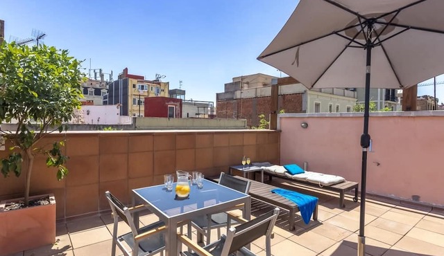 Penthouse in Gràcia 2 rooms 6 pax Pool and Terrace- free WiFi
