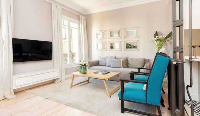 Stunning 3 bedroom apartment next to the Retreat