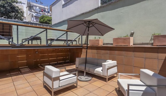 Sagrada Familia: Flat with pool & terrace, for 6