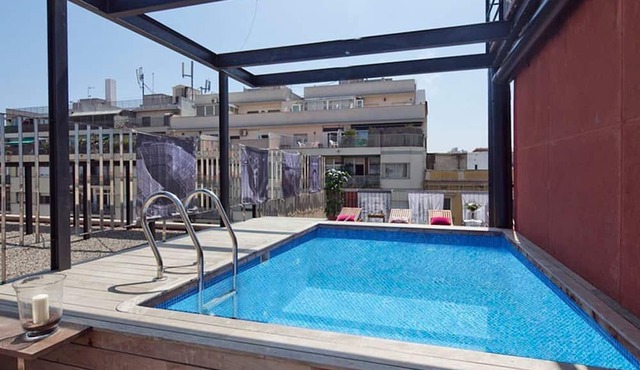 Stylish flat with a Community Swimming Pool for 8