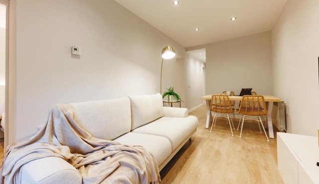 Bravissimo Mora 4-1, with 2 bedrooms, in the Barri Vell