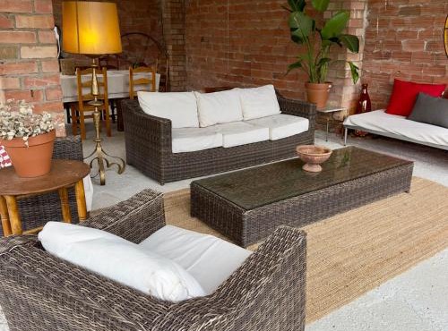 Catalan Farmhouse - Pool, BBQ Terrace, Sleeps 14