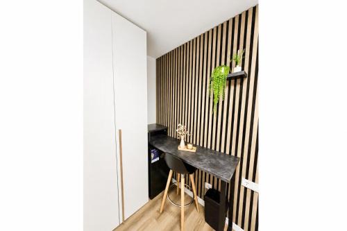 Private Rooms Easy Access to Airport & City Center