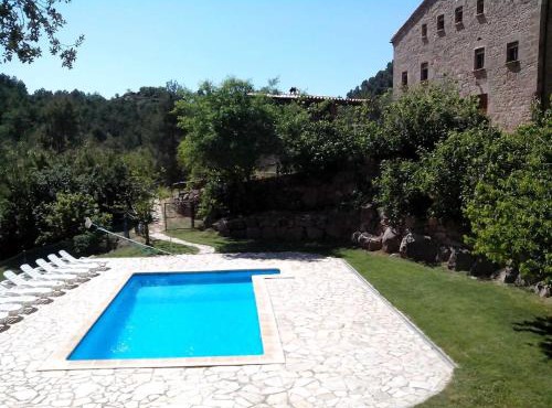 Large rural house with outdoor pool 1 hour from Barcelona