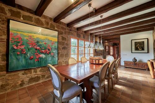 LuxRural Montserrat | Piscina con Vistas Únicas