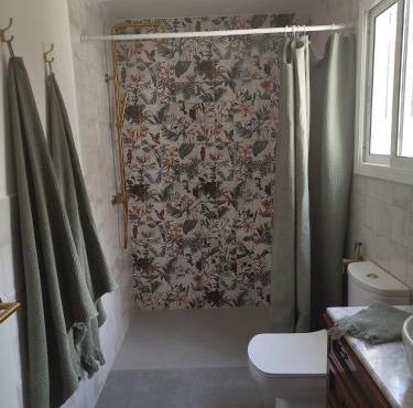 Amplia habitacion independiente con baño privado