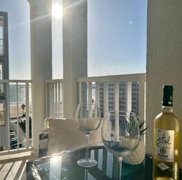 GATU Villa Salada, junto la playa, parking, terraza, aire acc, piscina, wifi Sólo familias o grupos mayores de 21 años